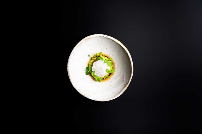 Miza za štiri, scallop