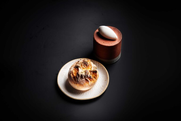 Miza za štiri, bread & fermented butter