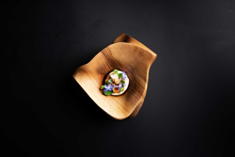 Miza za štiri, trout