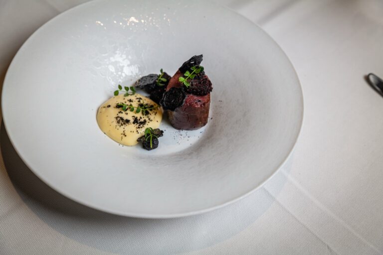 Restavracija Sedem, jelenov file