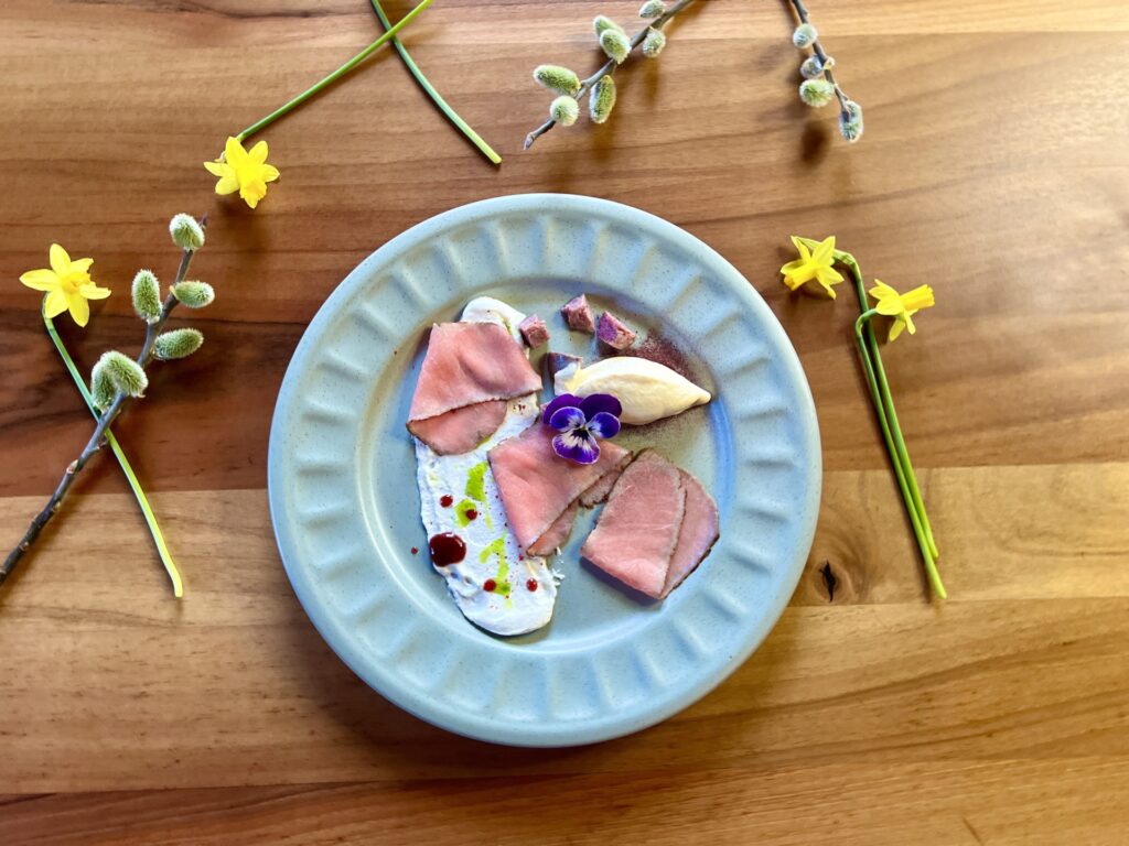 Pr Končovc TR26p, Hladna teletina s hrenom, gorčičnim sladoledom in jelenovo klobaso