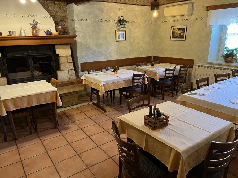 Domačija Ražman, dinning room