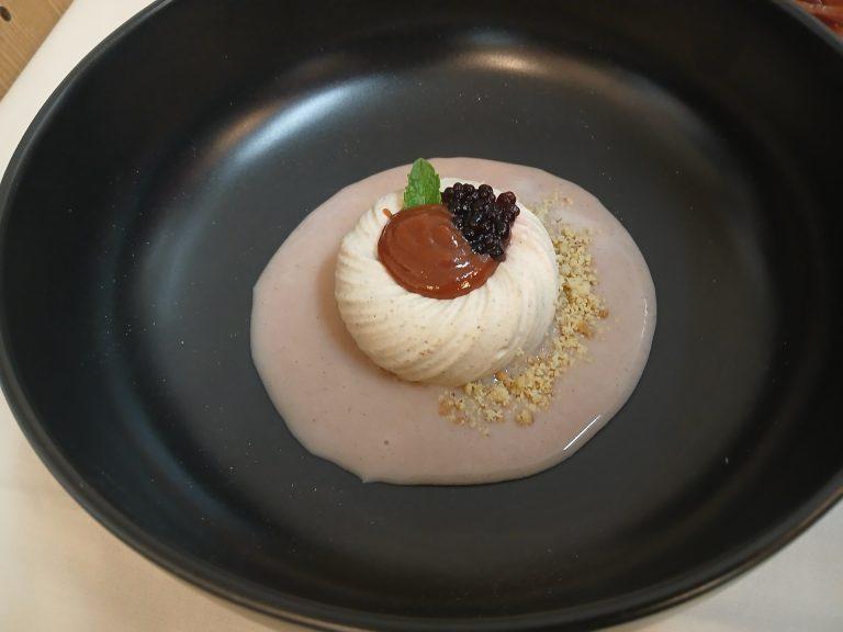 Gostilna Repolusk, borovnica in čokolada